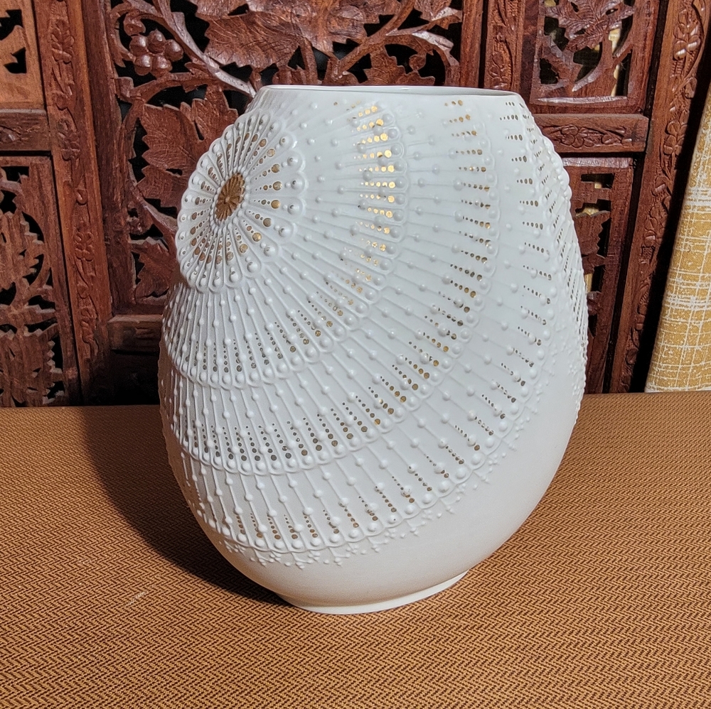 Michaela Frey for AK Kaiser Mid Century OP Art Bisque Porcelain Vase with Gold